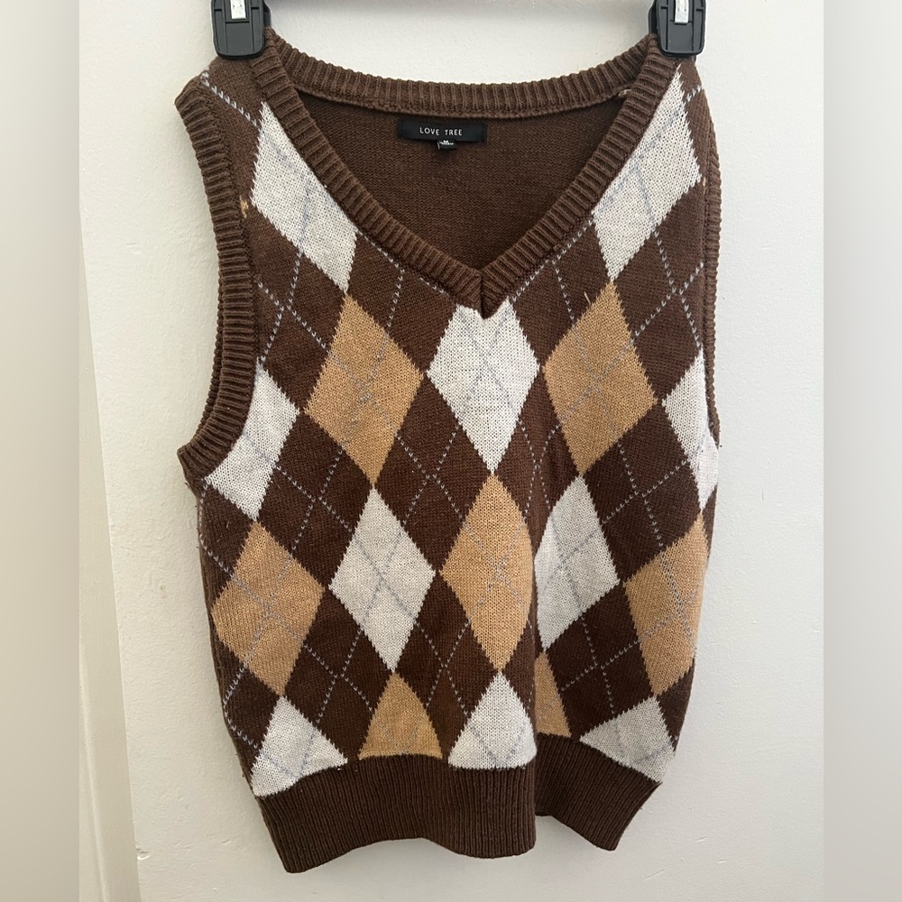 Brown vest ( dark academia type)